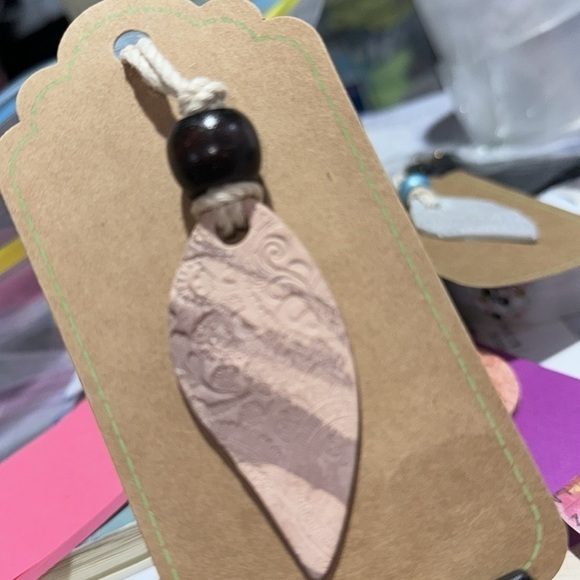 Feather Clay necklace NeW stamped‎ handmade - Picture 2 of 3